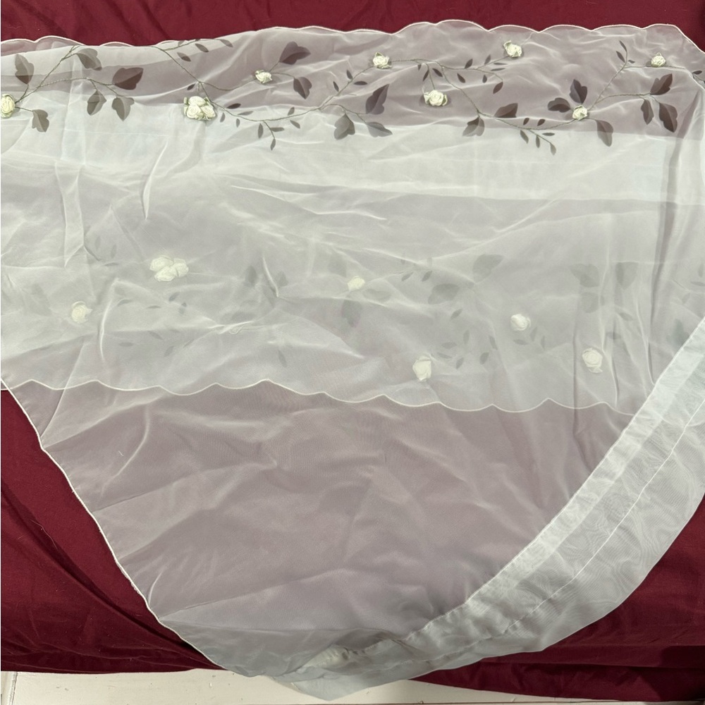 3 piece window curtain set. Perfect condition. - Picture 4 of 5